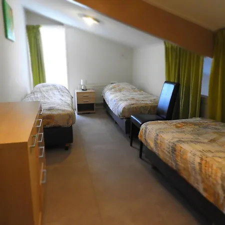 De Vosseburch * Langeraar